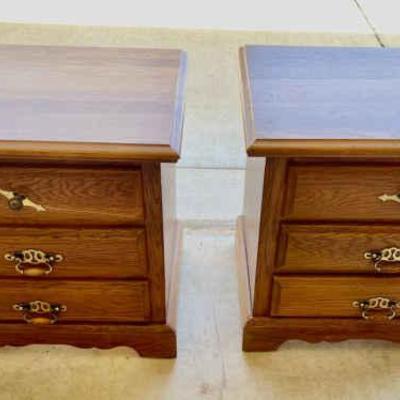092-GAR: Oak Nightstand Pair