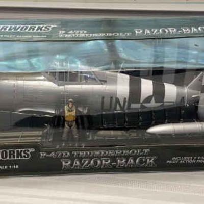 016-LR: Motorworks P-47D Thunderbolt Razor-Back Model Plane