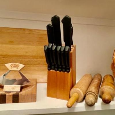 064-PAN1: Kitchen Knives and Wooden Accessories