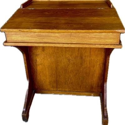 093-GAR: Lift Top Desk/ Pulpit