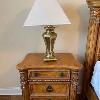 020-BR1: Nightstand and Lamp 