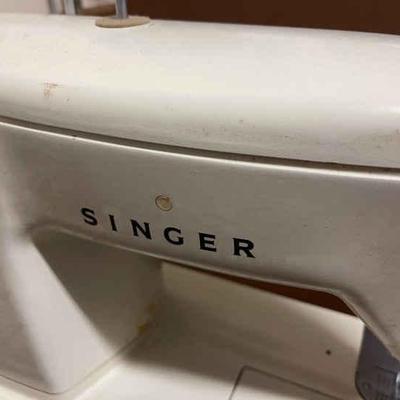 098-GAR: Metal Singer Sewing Machine