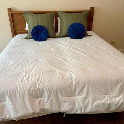 029-MBR: Two Sealy Posturepedic Adjustable Twin Beds