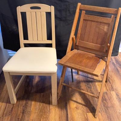 BE109 Antique Wooden Chair