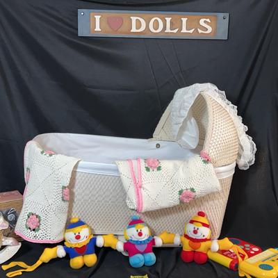 BE348 Bassinet With My First Toys 