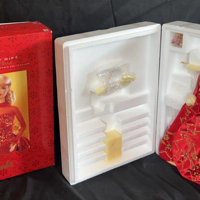 BE324 1998 Holiday Gift Porcelain Barbie