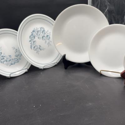 BE254 Elegant White Ceramic With Blue Floral Designs