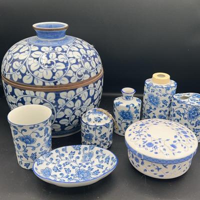 BE302 Blue And White Chinoiserie Style Porcelain Decor