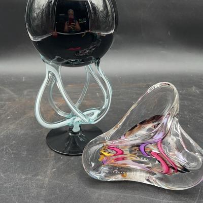 BE285 Set Of 2 Pieces Of Art Glass