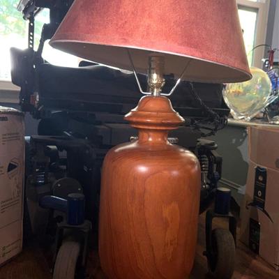 BE184 Wooden Table Lamp