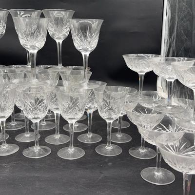 BE238 Elegant Crystal Wine Glass Collection