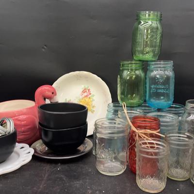 BE275 Kitchen Collection – Jars, Bowls, And Flamingo