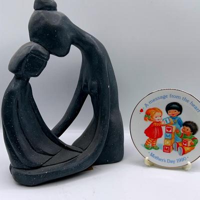 BE397 Girl Talk Statue By Austin Productions