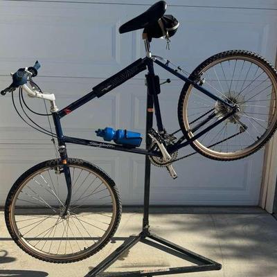 Vintage Specialized Stumpjumper Mountain Bike – Early Model with Shimano Components