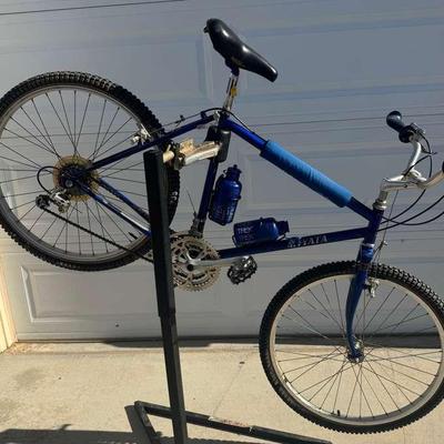 Miyata Vintage Mountain Bike – Blue 18-Speed with Water Bottle