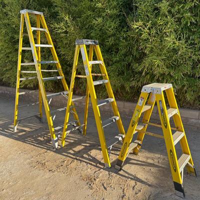 Werner Fiberglass Step Ladders – 4ft, 6ft & 8ft, 300 lb Capacity, Type IA