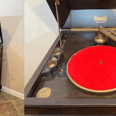 Brunswick Model 117 Upright Phonograph | circa 1918–1924