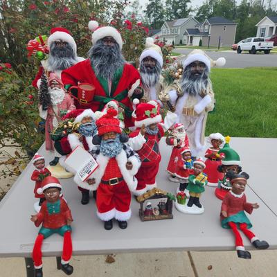 Santas, Santas, Santas