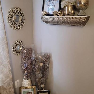Wall Shelves & Decor