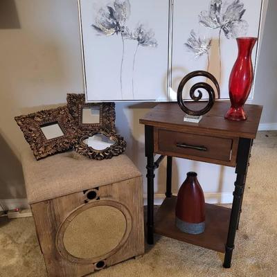 Haverty's Ottoman & More