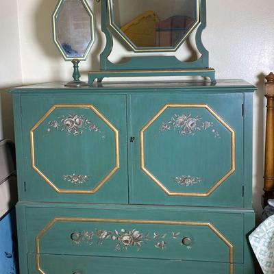 Vintage Dreeser With Drawers 
