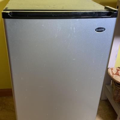 Sanyo Mini Fridge 
