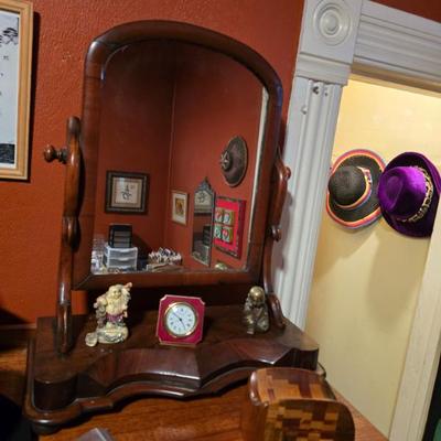 Sale Photo Thumbnail #54: Antique Gentleman's Mirror