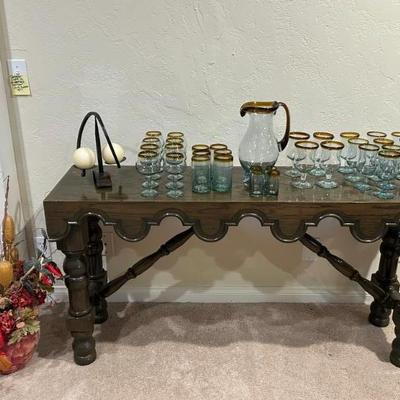 Our client has removed this table from the sale. We apologize for any inconvenience and look forward to seeing you at the sale. 