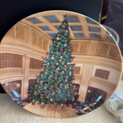 Christmas Table & Tree Decor inc Marshall Fields Plate