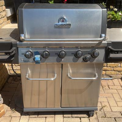 Broil King Regal 4-burner Gas Grill