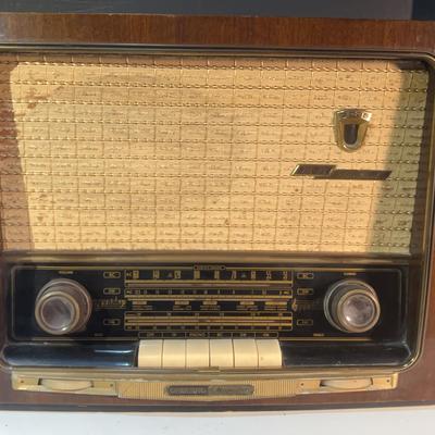 Vintage Grundig Majestic Radio