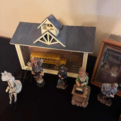 Town Shadow Boxes and Figurine Collectibles