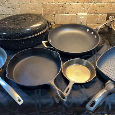 Cast Iron Skillets, Calphalon Fry Pans, Roasting Pan & Cookware Lot