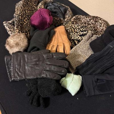 Assorted Winter Gloves, Hats & Scarf