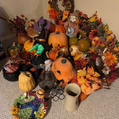 Halloween and Thanksgiving Décor Lot – Pumpkins, Wreaths, Scarecrows & More