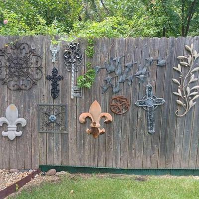 Fence Art and Outdoor Signs Lot #4 – Decorative Crosses, Fleur-de-Lis & Metal Wall Décor