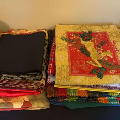 Mystery Lot of Table Runners, Placemats, Chargers & Napkins