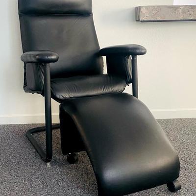 The Warren De-Stresser Chair & Ottoman
