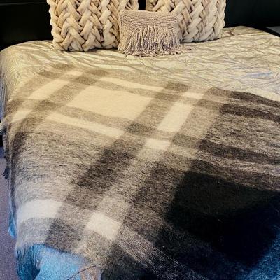 Sparkly Silver King Comforter & Mohair
