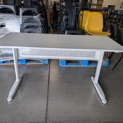 Manual crank shaft sit/stand desk