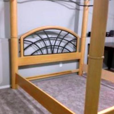 Thomasville Stone Terrace Collection Oak Queen Bed With Wrought Iron Canopy 