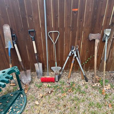 BE831 Variety Of Hand Tools & Tool Stand