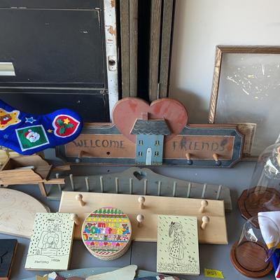 BE723 Variety Of Wood Working Crafts & More!!