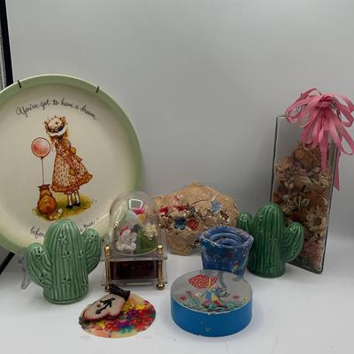 BE671 Holly Hobbie Plate And More