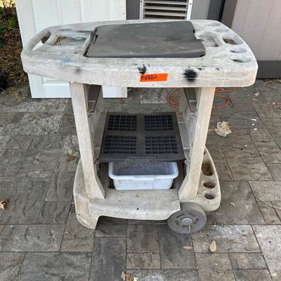 BE882 Suncast Rolling Garden Cart