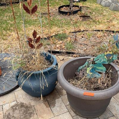 BE809 2 Garden Pots 