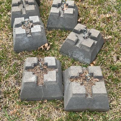 BE818 Concrete Deck Blocks 
