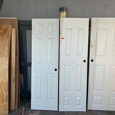 BE877 4 White Wood Doors & Material