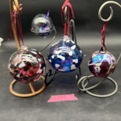 BE920 Collection Of 4 Blue & Red Glass Orbs