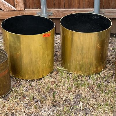 BE822 Brass Planters
